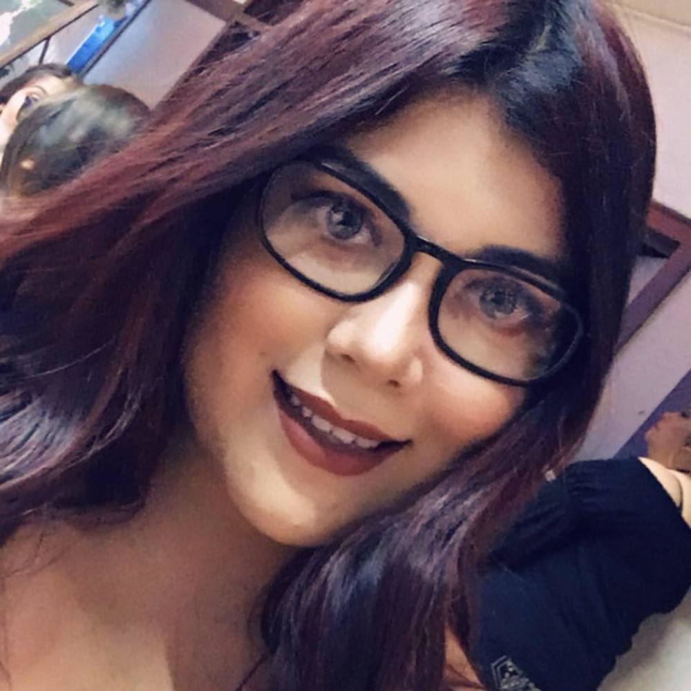 Meet your Posher, Yesenia